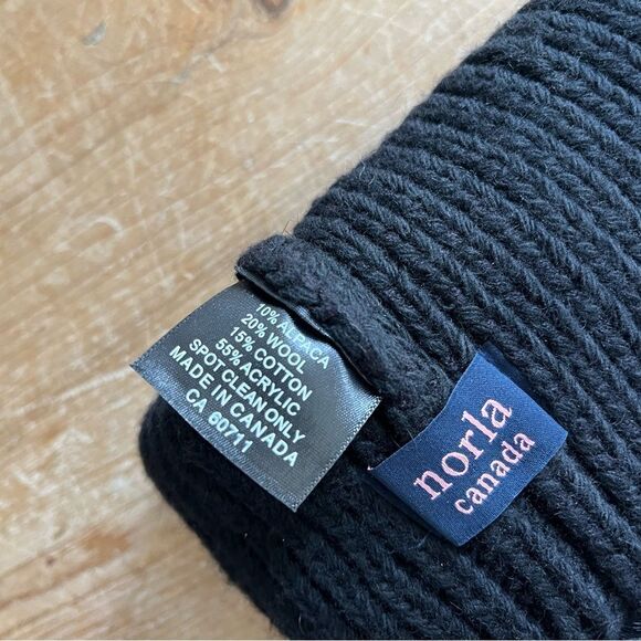 Norla Canada Handmade Alpaca Wool Blend Soft Black Pom Beanie Hat - Picture 4 of 5